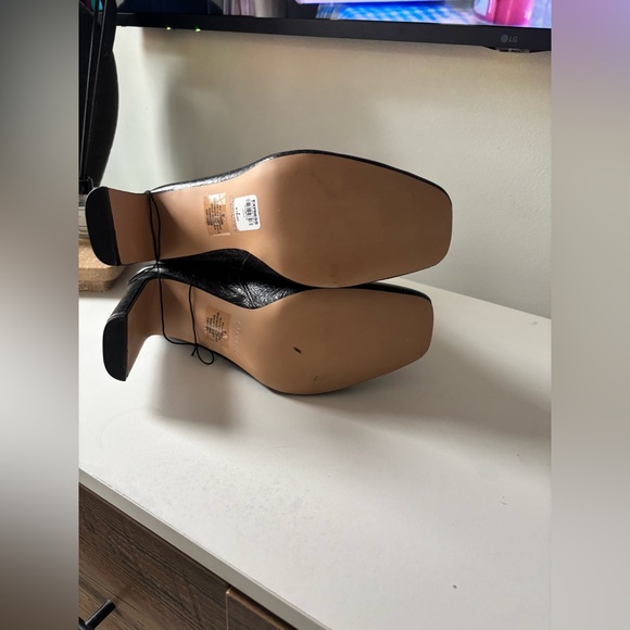 Express BRAND NEW!! Black Croc-Patterned Ankle Booties - Picture 9 of 12